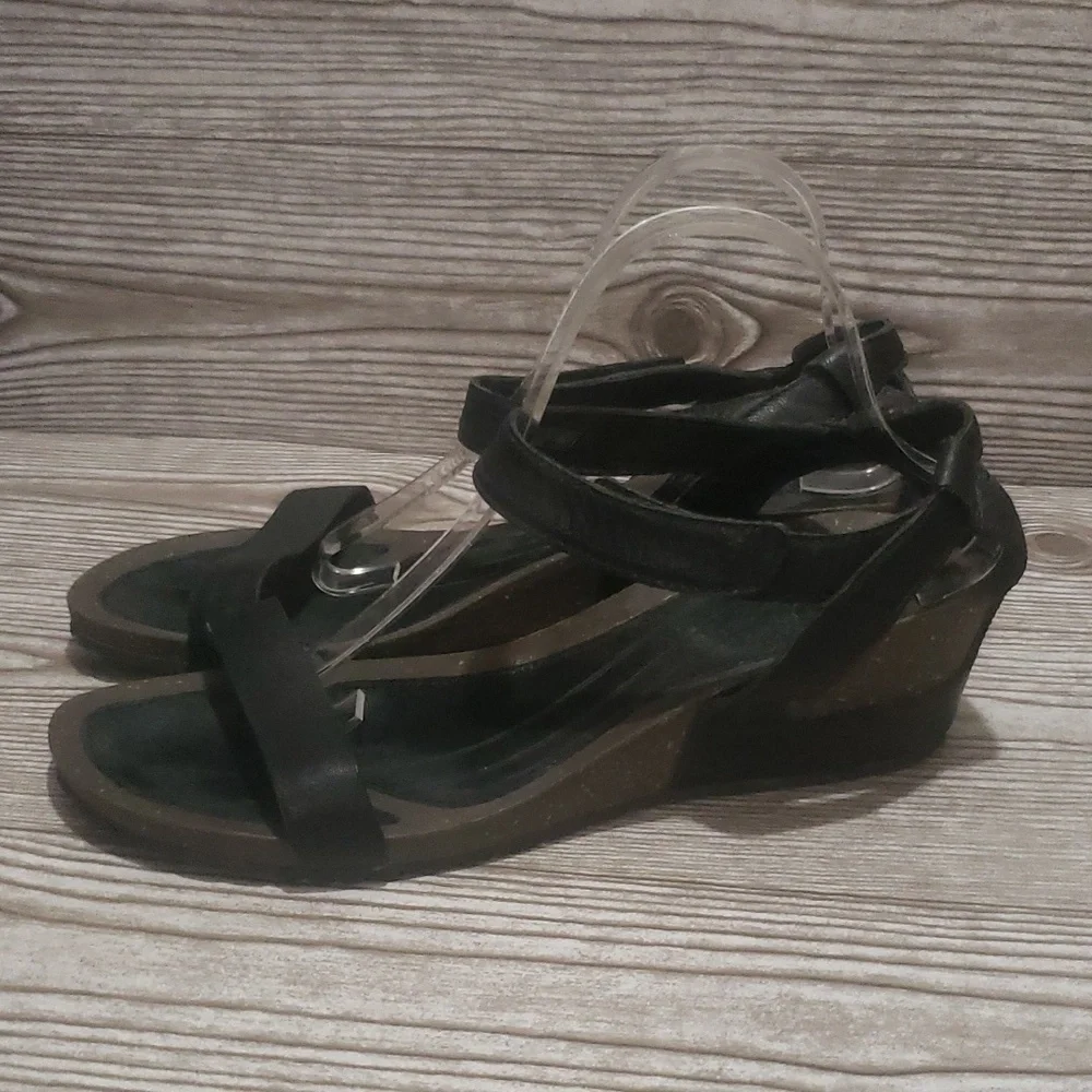 Teva 11 black open toe ankle strap woman wedges sandals